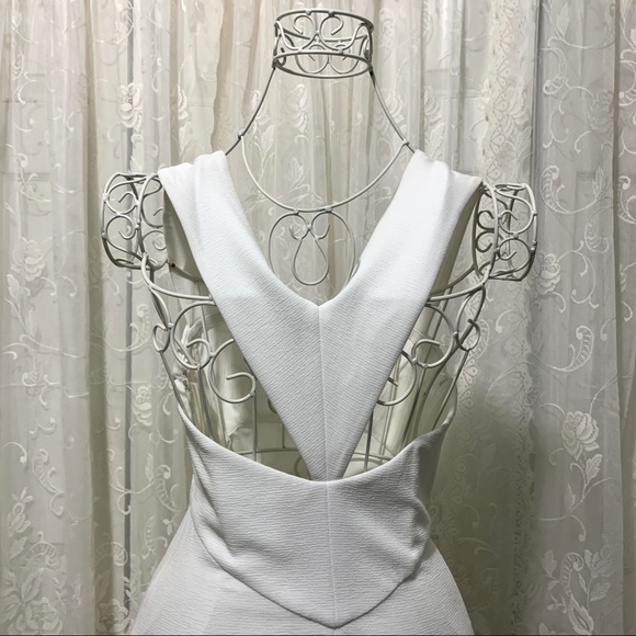 BCBGMAXAZRIA Ágata Full Length Off white Dress 2 - Picture 4 of 15